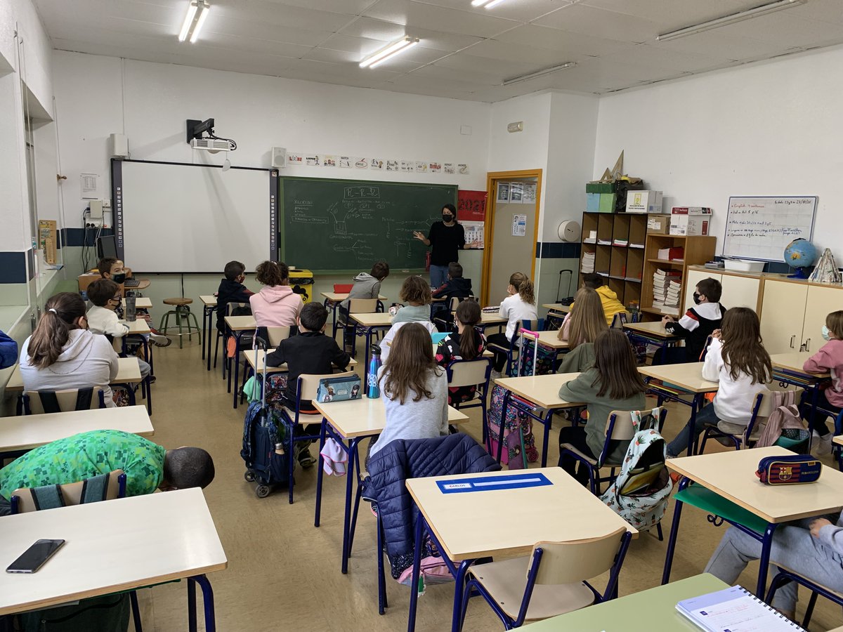 consorcio_crea's tweet photo. El CEIP D. Juan Manuel de #Villena ya forma parte de la familia #CreaCompost. En las jornadas de capacitación e informativas, dirigidas a profesores y alumnos, nos mostraron sus ganas de empezar esta iniciativa de #economiacircular y #educacionambiental. https://t.co/MDcHKH5FWp