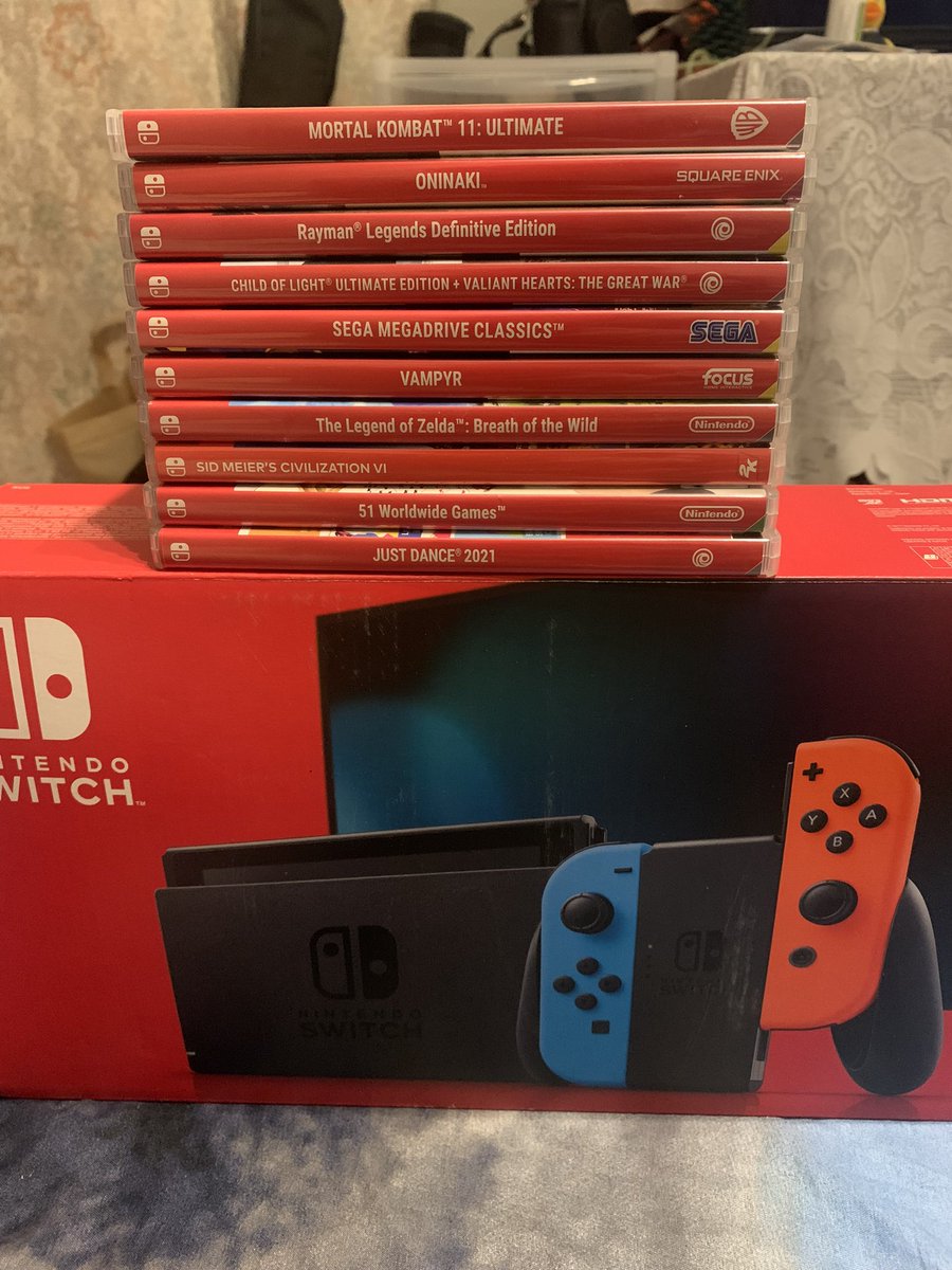 Leo_Ra_'s tweet photo. Подумываю о продаже комплекта Nintendo switch. 10 игр, 9 из них на картриджах и одна была по коду. Доп джойстик, два чехла и Amiibo для Зельды. Могу ещё откопать накладки на джей коны и бампер на монитор. За всё вместе хочу наверно, где-то 30к. Отдам только комплект. https://t.co/0RoEczEfhn