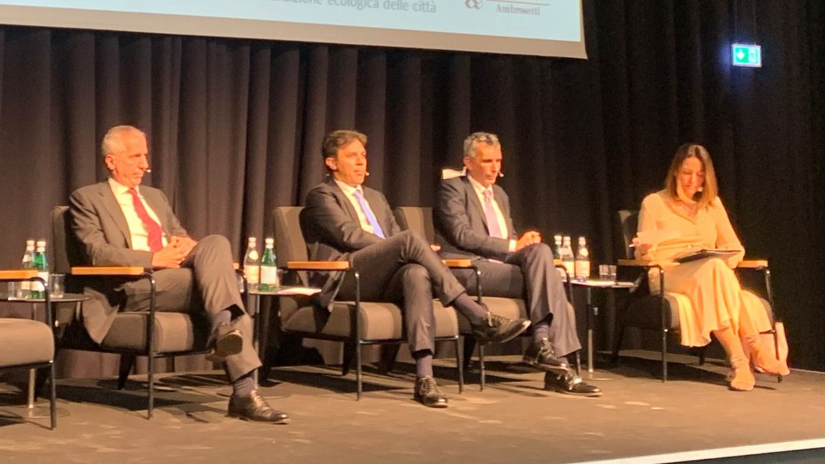 Ambrosetti_'s tweet photo. Elettrificazione delle flotte, piattaforme digitali per i nuovi servizi per la #mobilità e paradigma #MaaS per il TPL: ne discutiamo con Fabio Pressi @gruppo_a2a E-mobility, Luca Daniele #TelepassPay e Angelo Costa @ArrivaItalia https://t.co/Hy3TcbhcqR