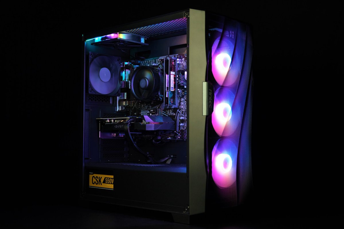 gskillgaming's tweet photo. Can you recognize which G.SKILL DDR4 series is in this eye-catching system?

 📷#IdealTech | @GIGABYTEUSA | @gskillgaming | @AntecEurope https://t.co/2dSiK2vxxW