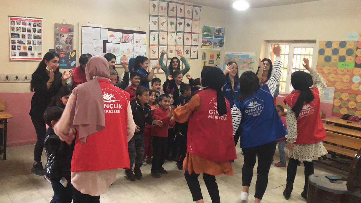 "Dereağzı Köyü'ndeyiz"

Okulların açılması ile beraber köy okullarını ziyaret etmeye başladık. Dereağzı Köyü İlkokulu'nda #MerkezimHerYerde projesi kapsamında çocuklar ile doyasıya eğlendik.
#GönüllülükKulübü