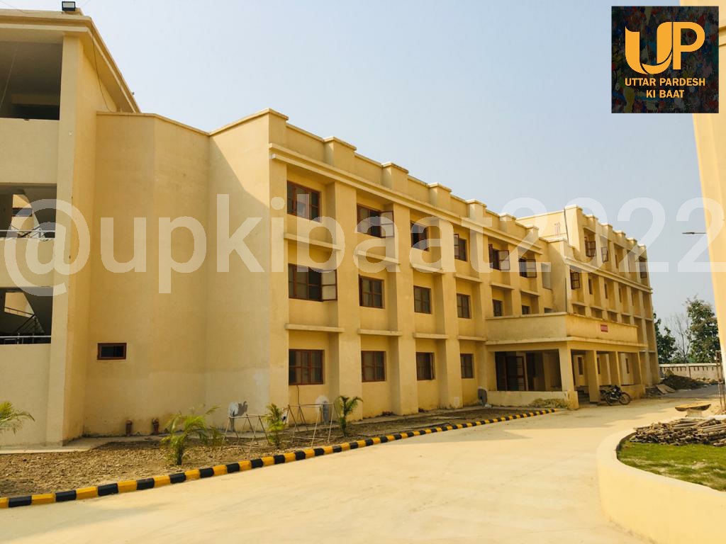 UpKiBaatNews's tweet image. माधव प्रसाद त्रिपाठी मेडिकल कॉलेज, सिद्धार्थनगर
🌐 300 शैय्या का है सयुक्त चिकित्सालय तैयार
🌐 CM योगी ने दिसंबर 2018 को किया था शिलान्यास
🌐 सभी चिकित्सक और एएनएम, स्टाफ नर्स मिला के 100 से ज़्यादा पैरा-मेडिकल स्टाफ की हुई तैनाती
🌐 हर्ट केयर सेंटर के लिए भवन का निर्माण