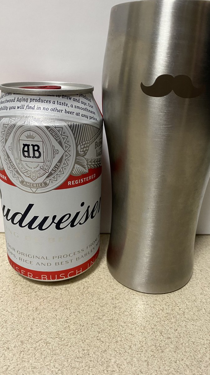 sleepsleep10000's tweet photo. 仕事終わりましたーー！お疲れ様です！✨
ではいただきます、乾杯！！🍺🤩

#ビール
#Budweiser https://t.co/mdTslOBLbW