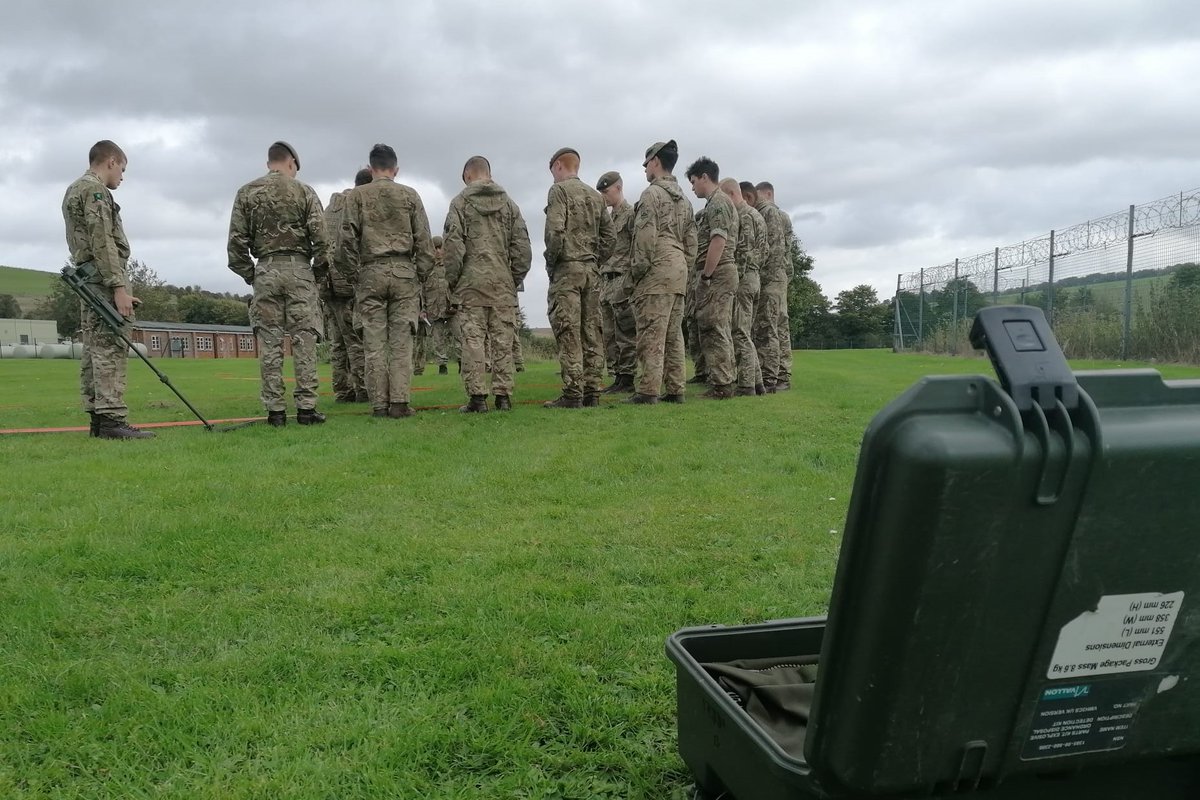 In #Catterick, #1YORKS Burma, Corunna &amp; Quebec companies prepare for a patrols competition. Ten teams over 15km and 7 stands.  The build up to the more challenging inter-company comp later this year has begun!  @12ArmdInfBde <a href="/3rdUKDivision/">The Iron Division</a> <a href="/BFBSRadioHQ/">BFBS Radio</a> <a href="/ITC_Catterick/">The Infantry Training Centre</a>