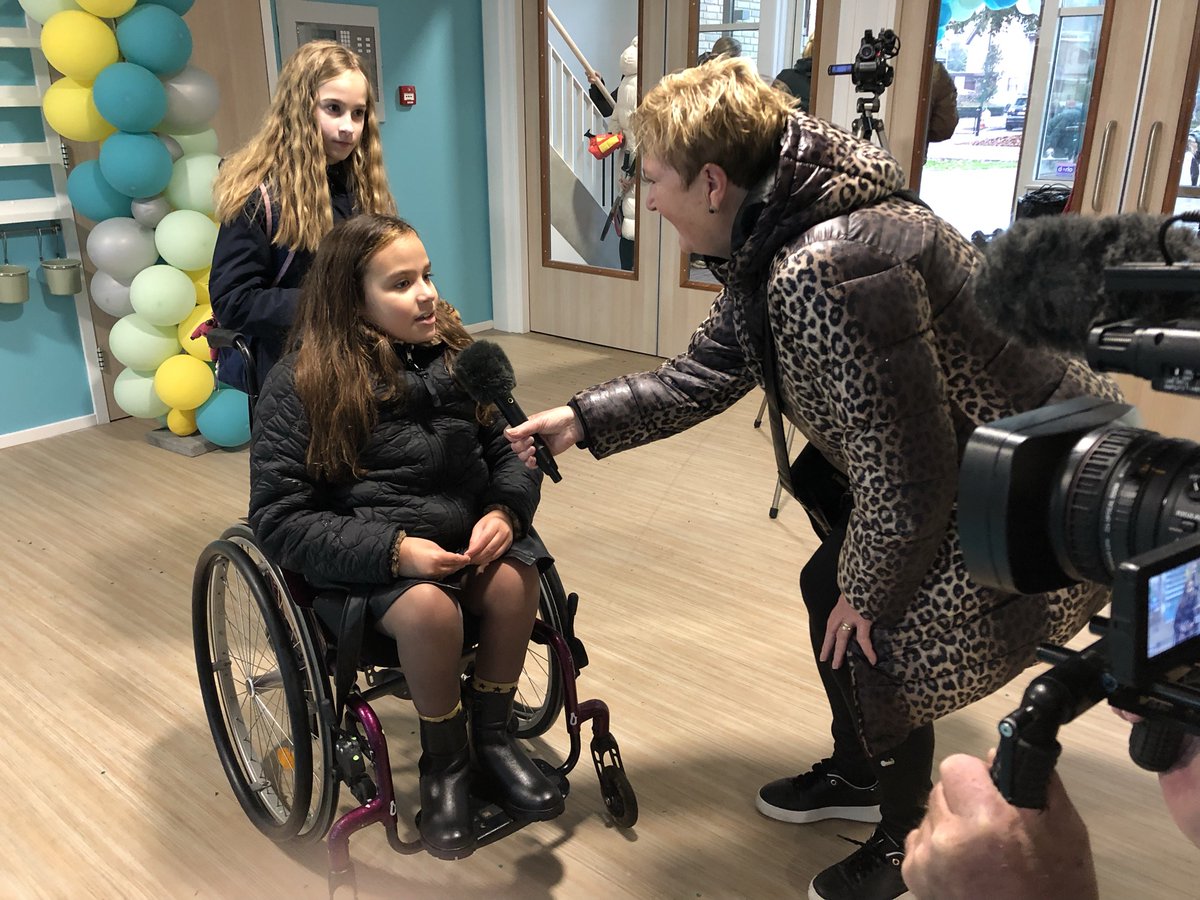 GroenschoolVVGO's tweet photo. Pauline Muijs, kinderambassadeur @gehandicaptkind en leerling van onze school opende vanochtend het #nieuweschoolgebouw waar inclusiever onderwijs mogelijk wordt gemaakt...

#triplegroenstatus #geloven #genieten #groeien 

Samen met CBS de Grondtoon en @gembunschoten https://t.co/rfF23DOmmz