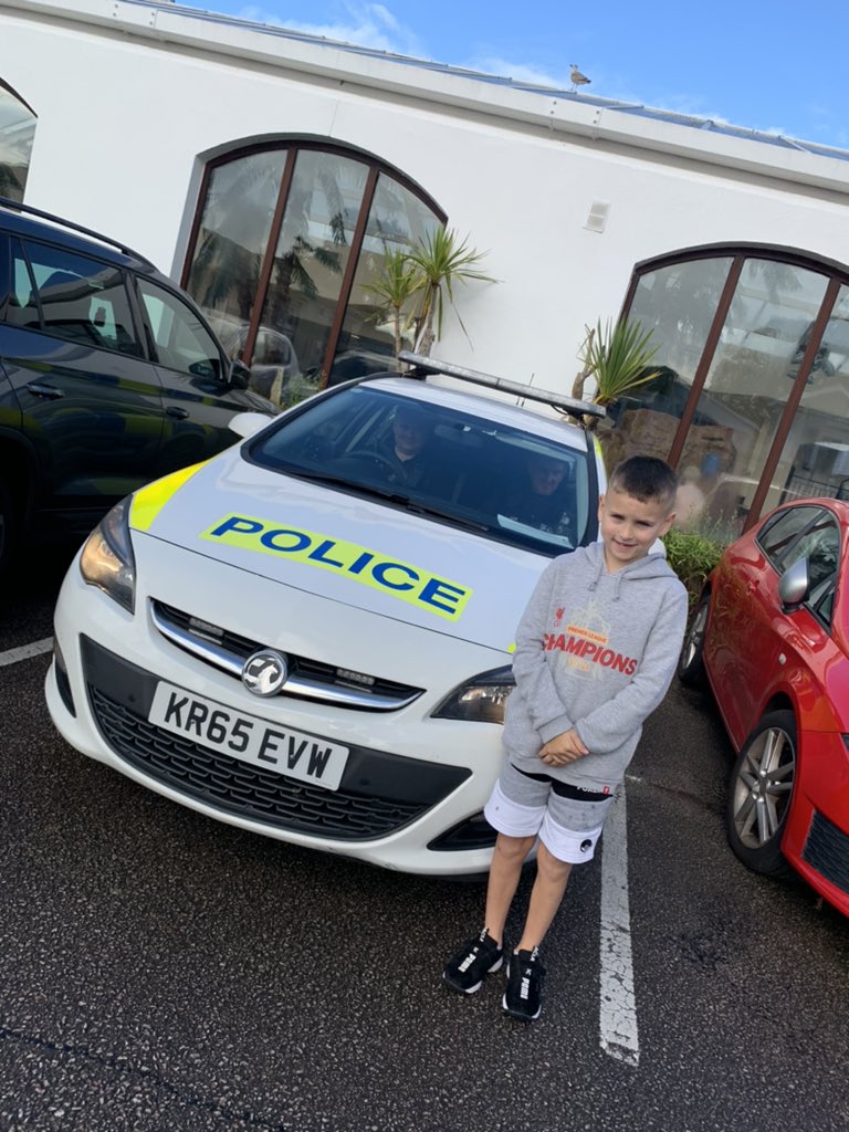 jaydenl27283814's tweet photo. @DC_Police thank you for taking time to chat and a photo. Another photo of me with another force. @adge1609 @ASPEndFGM @ASPoliceDogs @ASPolice
#jaydencopforaday help find these officers ๐๐๐ https://t.co/Q7bC7wqGEn