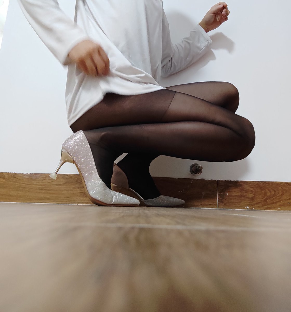 Zzming01's tweet photo. 黑丝高跟2~#伪娘 #伪娘丝袜 #黑丝高跟鞋 #超短裙 #女装男子 https://t.co/NbXegQ2l1a