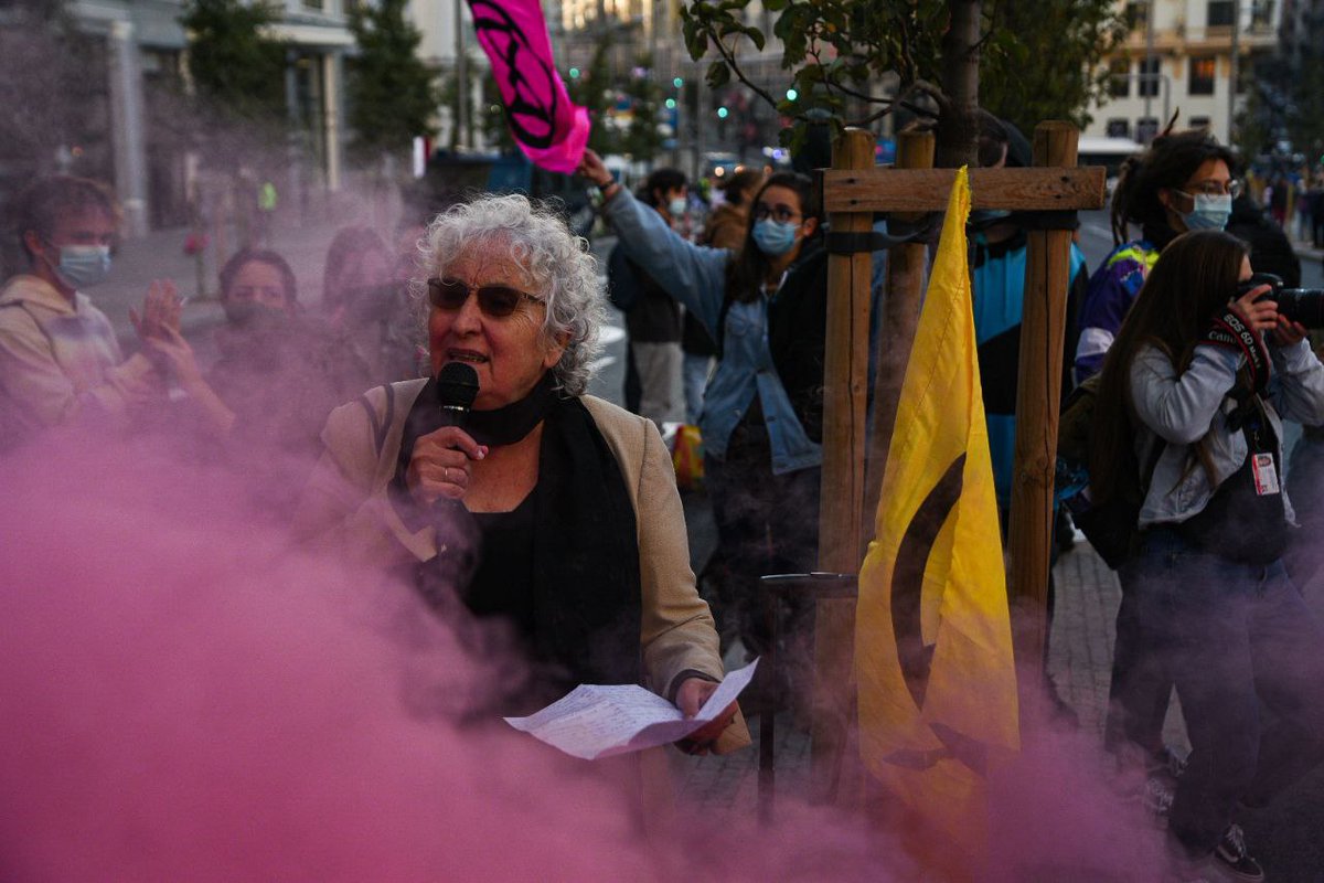 esXrebellion's tweet photo. ✊ Está demostrado que la #DesobedienciaCivil cambia las cosas. Lo imposible se vuelve sentido común en meses. 

Así se acabó con la segregación racial en EEUU, así se consiguió el sufragio femenino, así se acabó el servicio militar en España. #ADNV

📸 @Mingo_Graphics https://t.co/iBxuu8b4IW