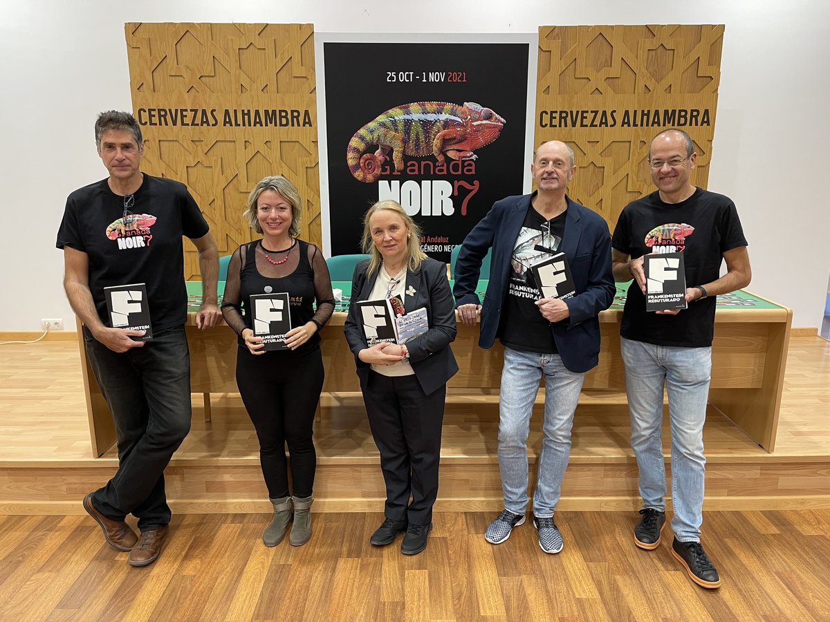 ¡Ya sí!
Damos comienzo oficial al <a href="/GranadaNoir/">Granada Noir</a> junto a Eloísa Planells, responsable de las bibliotecas municipales de Granada; <a href="/fernandomarias/">Fernando</a> y <a href="/Neutrinita/">Rosa Masip</a>, creadores de la exposición ‘Frankenstein resuturado’; y <a href="/Jesus_Lens/">Jesus_Lens</a> y Gustavo Gómez directores del festival.