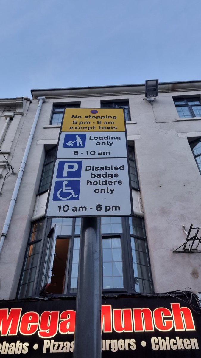 cpo_taxi's tweet photo. Several parking charge notices issued to motorists over the weekend. Please remember that parking bays are enforceable 24 hours. #knowthesign #avoidthefine https://t.co/Kt0pOKgcQu