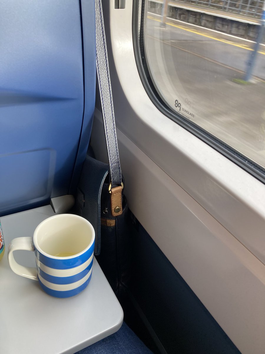 F1GAN's tweet photo. Lumo train .. 10.45 to Edinburgh..first trip for this new train ! #cornishware #lumo https://t.co/zUT74ISRV9