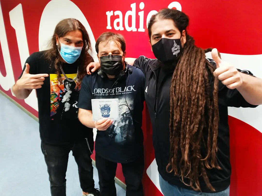 Hoy lunes 25 de octubre, a las 23h conecta con <a href="/radio3_rne/">Radio 3</a> y enchufate al <a href="/vuelofenix_r3/">El Vuelo del Fénix</a> que el señor Juanma Corona nos hizo una entrevista más que jugosa, en la que hablamos de nuestros próximos conciertos, el drama pandemico que vivimos a la hora de sacar nuestro disco, etc etc