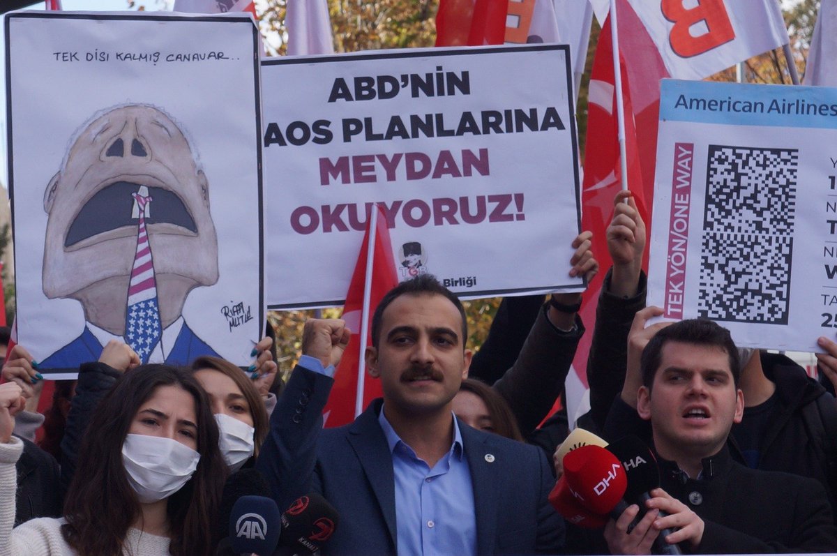 ABD Büyükelçiliği önünden seslendik! 

Bağımsız ve Hür devletimizin iç işlerine karışma gafletine düşenlerin biletini kesiyoruz! 
Türkiye'yle uğraşanlar ayaklar altında kalır!

#AtlantikeElveda