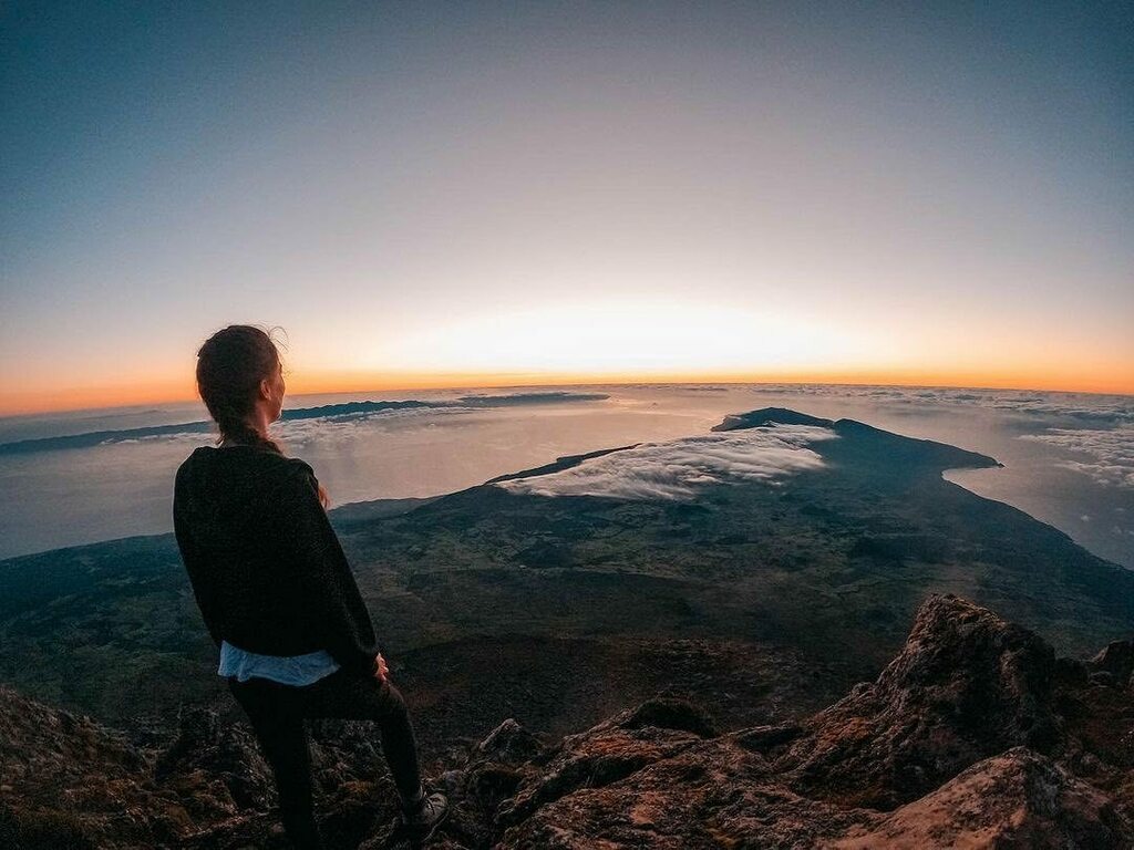 AzoresWhatElse's tweet photo. Photo by @briscoveries Feeling on top of Portugal! 
•
📍 Ponto do Pico, Pico
•
#belgianblogger #briscoveries #vacation #exploreourearth #lifeofadventure #beautifuldestinations #wanderlust #igtravel #visitazores #pico #portugallovers #traveleurope #girlstravel #sunrise #mounta… https://t.co/A8iSaPuseK