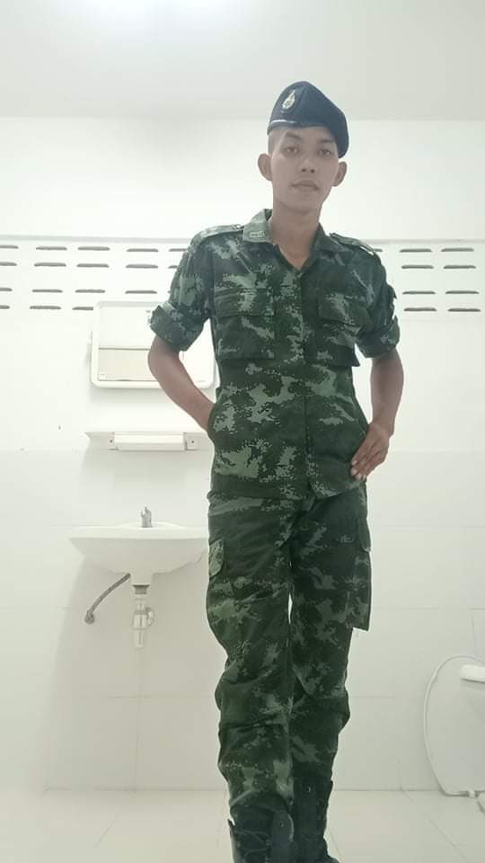 แค่ผ้าสีเหลือง tweet media