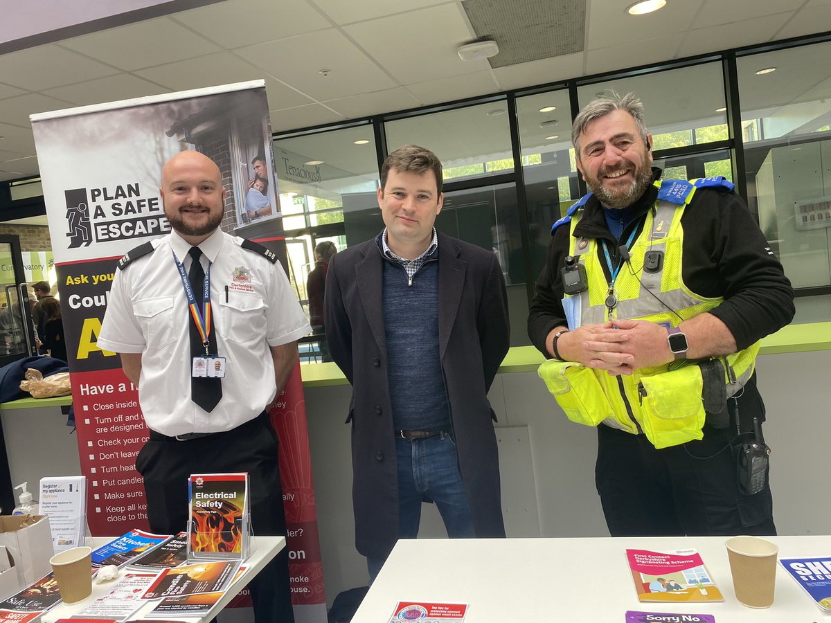 robertlargan's tweet image. Good to spend time at Glossop Business Network Expo at Glossopdale School this morning and chat to lots of local businesses. Well done to Kathy Ford who puts in so much work organising these events. The bacon sandwich from @CaskandKitchen, Glossop was just what was needed!