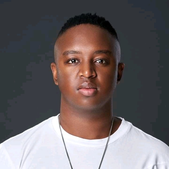 MbongiThe's tweet photo. Delete one https://t.co/rlxmRFGKj9