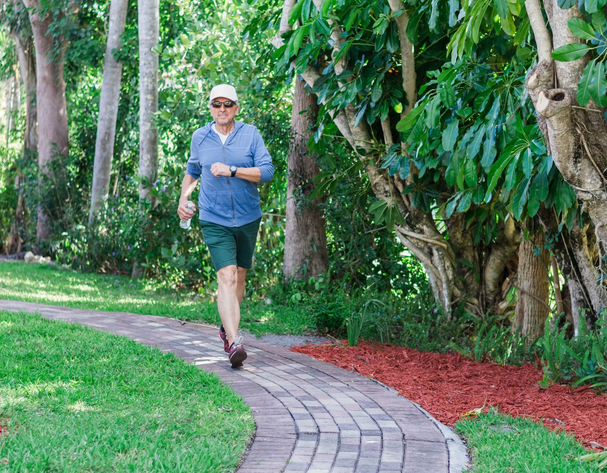 Falls occur as a result of diminished strength, balance and flexibility, and a fear of falling often leads seniors to an increasingly sedentary life.

What if #parkour could help prevent fall risks?

usnews.com/news/health-ne…