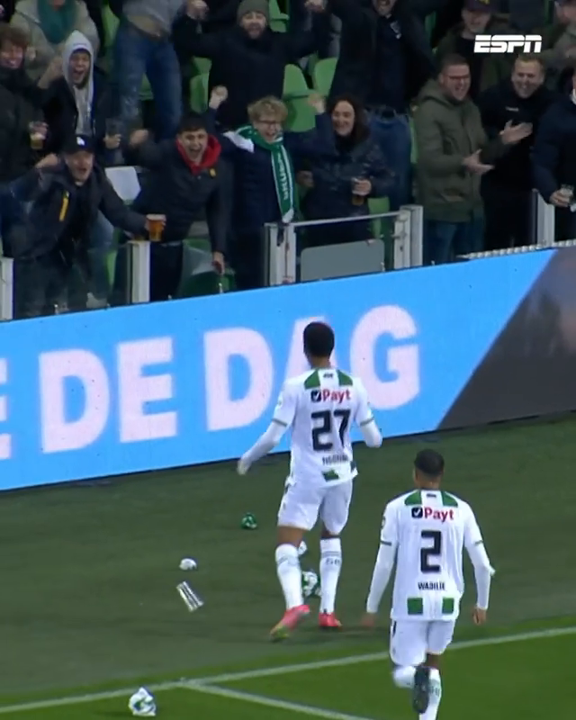 オランダでノールックのスコーピオンキック 菅原由勢の目の前でとんでもないゴールが誕生 超ワールドサッカー