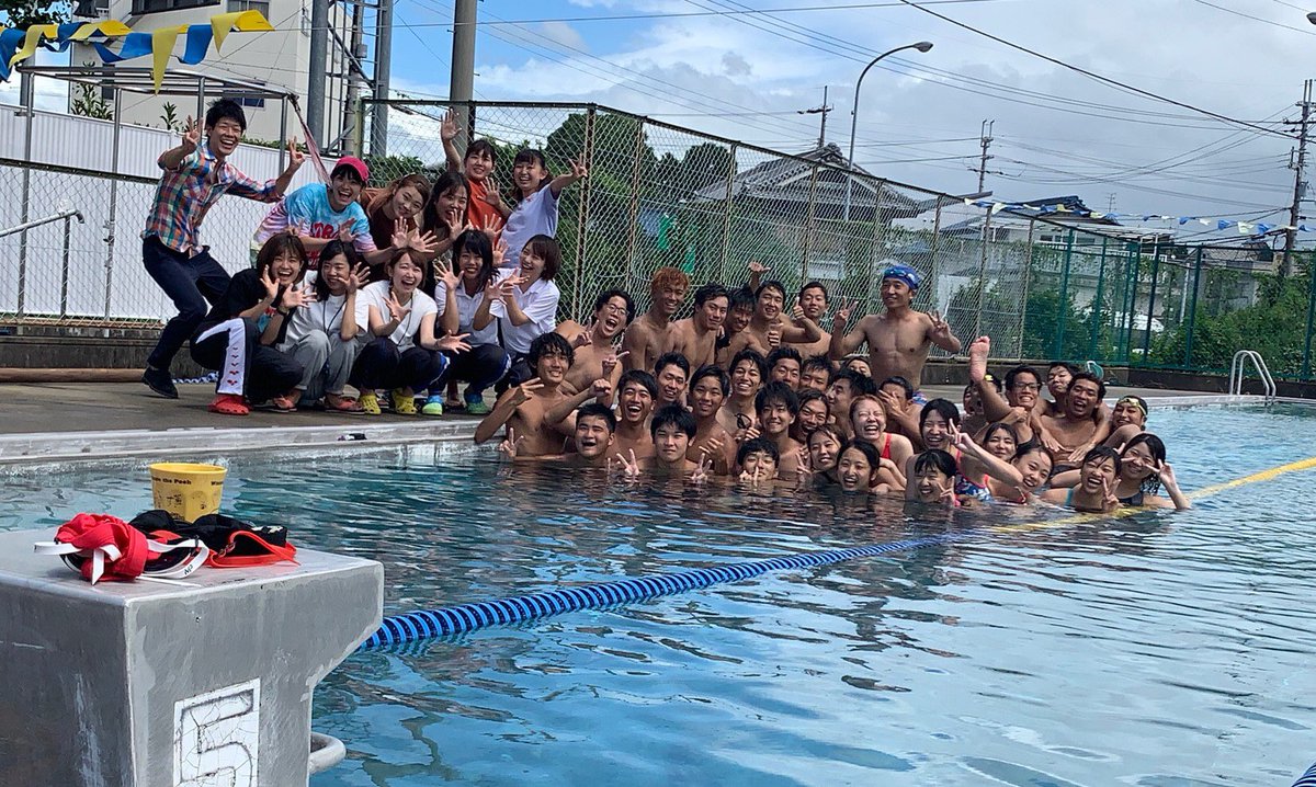 nmuswimming's tweet photo. こんにちは！🐳
遂に2年生の勧誘期間が始まりましたね
水泳部の勧誘日初日は10/27（水）となっております
人数制限の都合上、参加には予約が必要ですが、この日まだ僅かに空きがあります！
気になる人は��誘グループのLINEまたはTwitterのDMで是非声をかけてみて下さい！🔥🔥🔥 https://t.co/6kpQlUxcXc