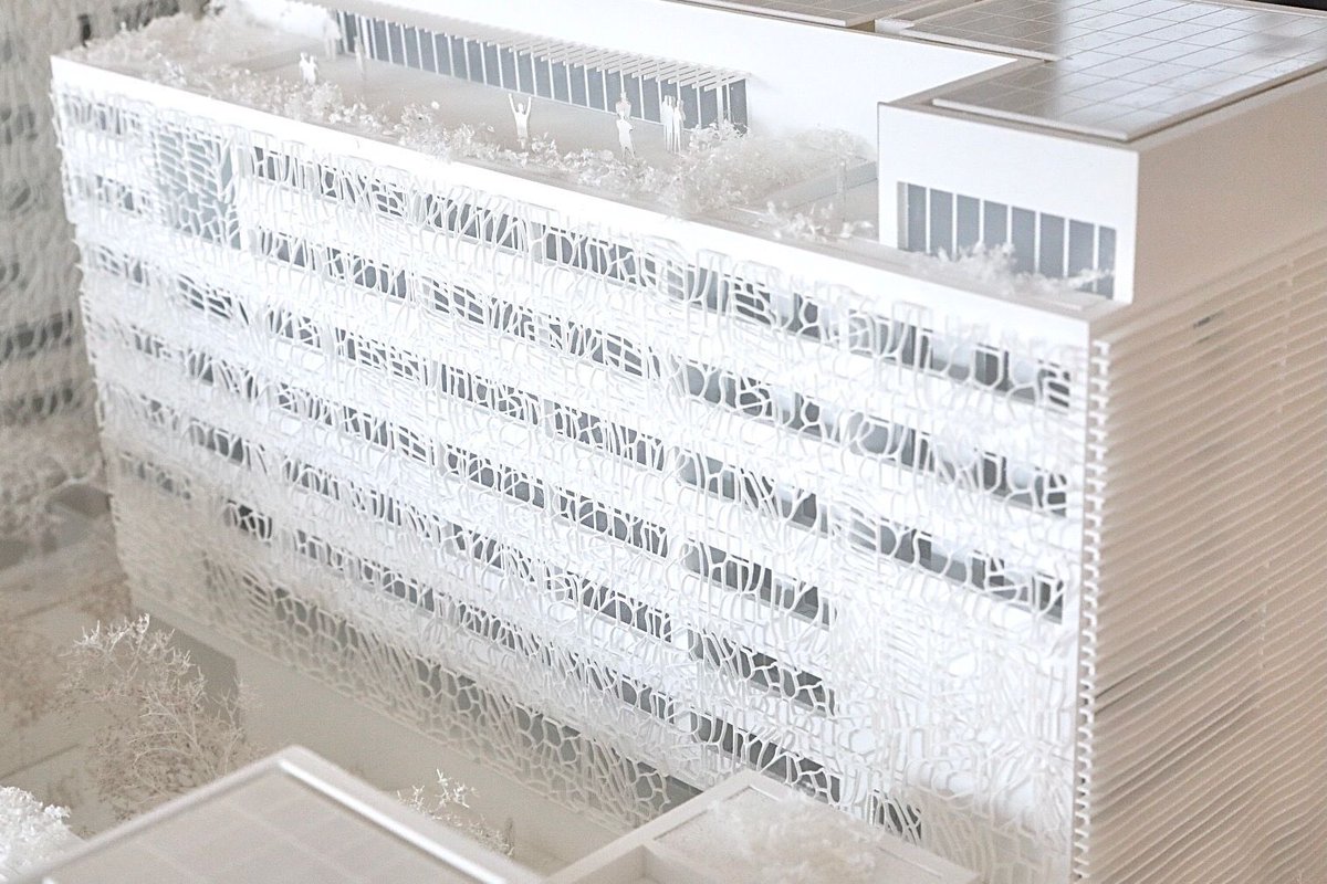 #JacquesChirac fut un président qui aura marqué l'Histoire de notre pays et même au-delà de nos frontières. 
Heureuse d'être ici avec sa fille Claude pour la pose de la 1ere pierre de la Cité Scolaire Internationale de #Marseille qui portera le nom de son père.