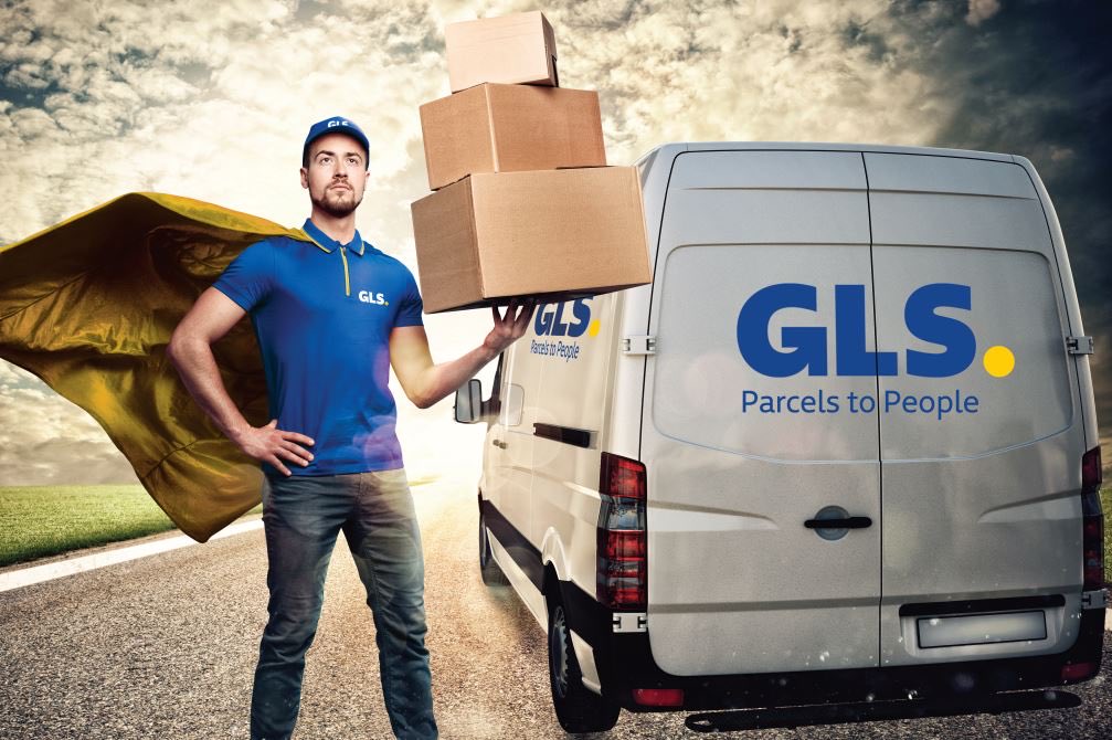 donceluis's tweet photo. En ⁦@GLS_Spain⁩ enviamos de de personas a personas, no movemos cajas, repartimos ilusiones.
#Driverday #parcelstopeople https://t.co/mGzNfpJXO5