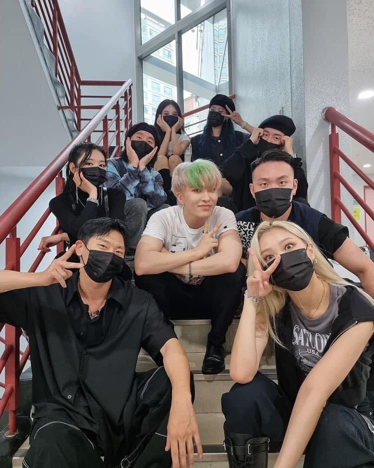 baewoo_'s tweet photo. ความแก๊งบันไดแดง นี่น้านนนนน #GOT7FOREVER https://t.co/KsgHqnhni5