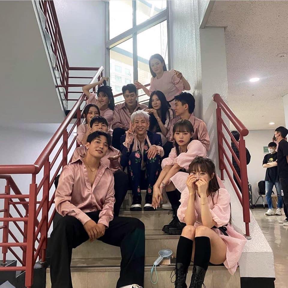 baewoo_'s tweet photo. ความแก๊งบันไดแดง นี่น้านนนนน #GOT7FOREVER https://t.co/KsgHqnhni5