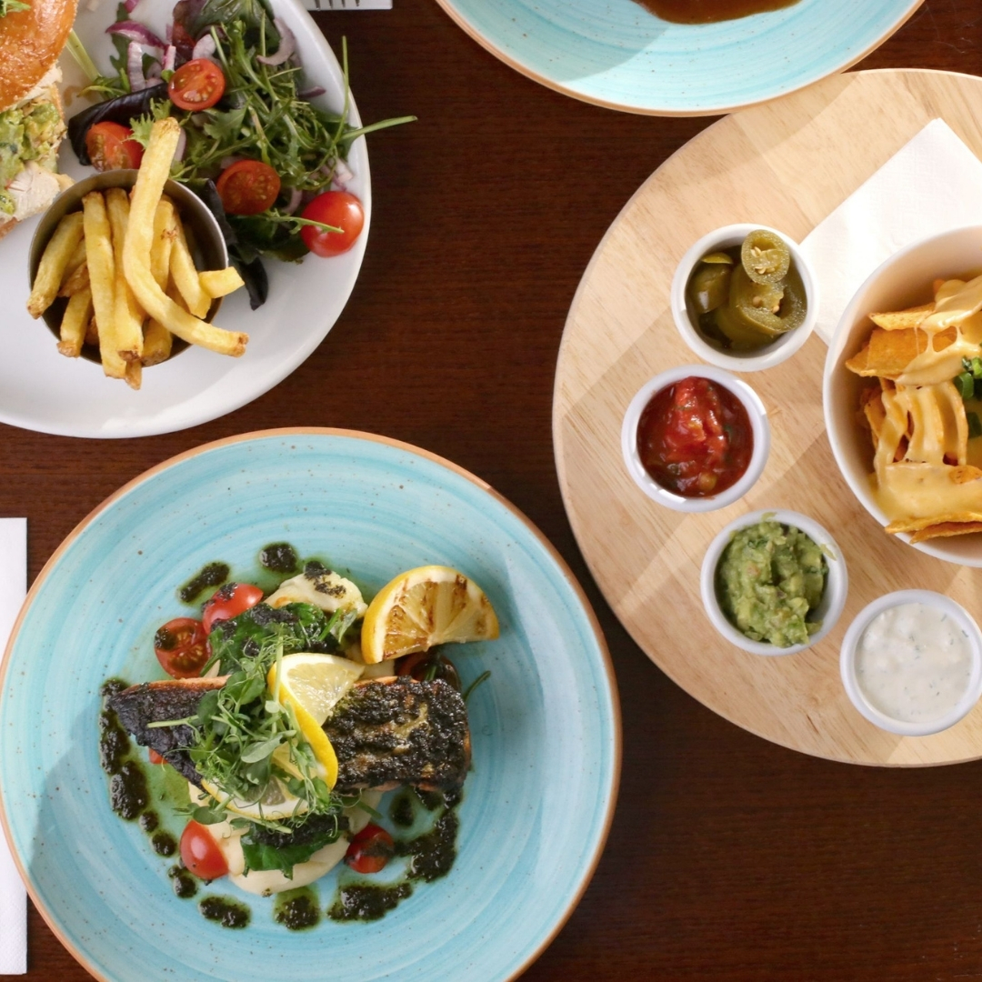 There's nothing better than a lazy bank holiday🤩 Leave the cooking to us and call in for tasty food &amp; a few drinks🍻