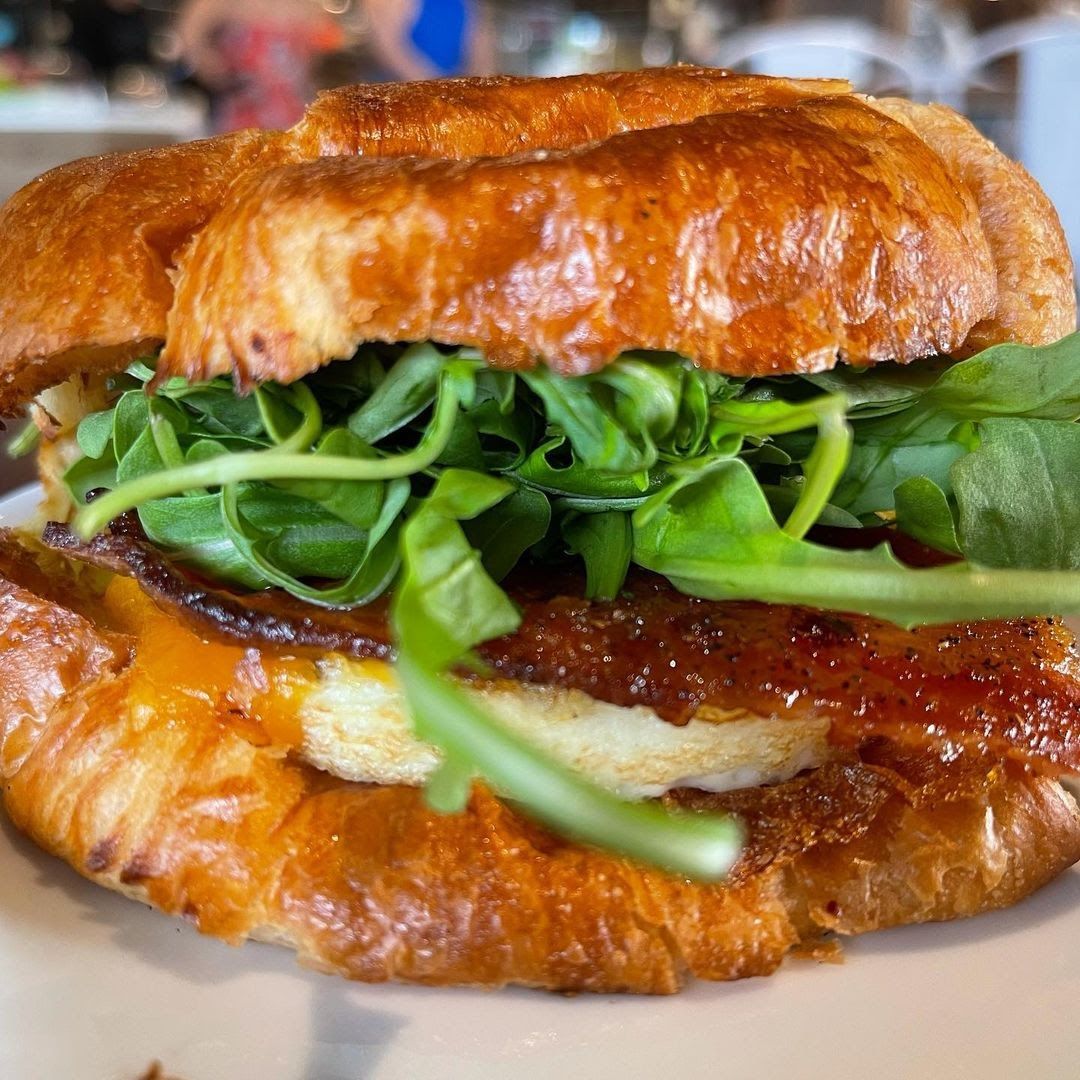 massftl's tweet photo. Who said eating healthy had to be boring? Start the week off right with a healthy meal like this egg-white breakfast sandwich from @pressgrindcafe ๐ณโ๏ธ
#MASSDistrict #food #breakfast #sandwiches https://t.co/7GH60yxTZm