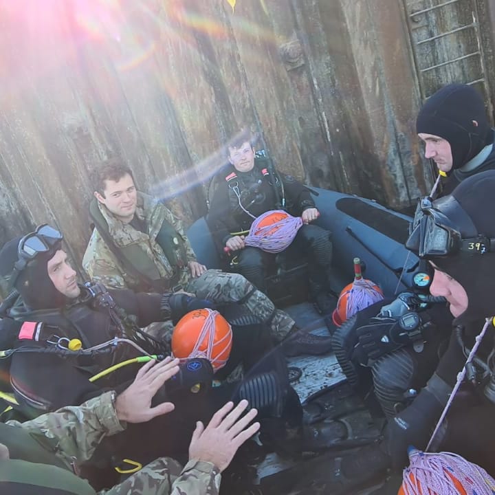 Kinloss_Bks's tweet photo. Ex AUSTERE CRUSADER - The Combat support boat from 60 Hq &amp; Sp Sqn Maritime Troop working with 66 Wks Gp and 17 P&amp;M workboat and mexeflote, laying sections of the ship to shore pipeline. Clearing the way, 39 ER Dive Team recovered tools lost during the construction.
@ASengaged https://t.co/fsc6AZZHIk