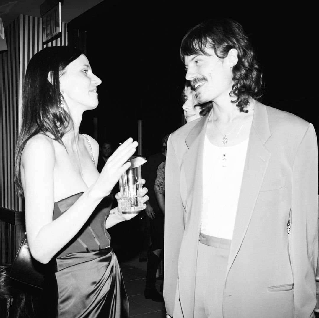 bornsaworld1's tweet photo. Front photo 
 #borns #børns 
#livingwithfrecksIG
@bornsmusic https://t.co/nVHCIRHc0O