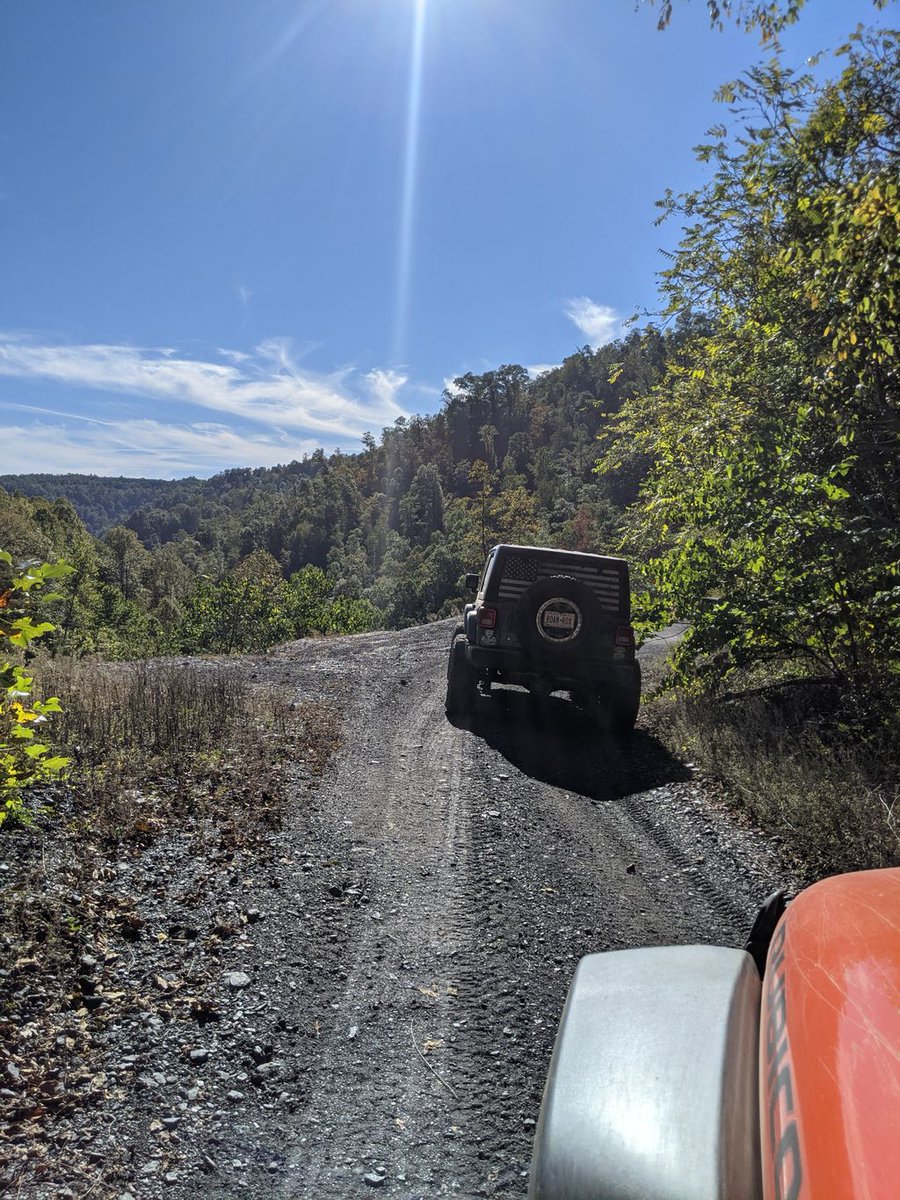 OffroadSynth's tweet photo. Some cool views on the trail. #offroadsynthetics #roamn #builtnotbought #dailydrivencrawler #jeepjl #jeepbadgeofhonor #bearwallow https://t.co/KPss5RvTIM
