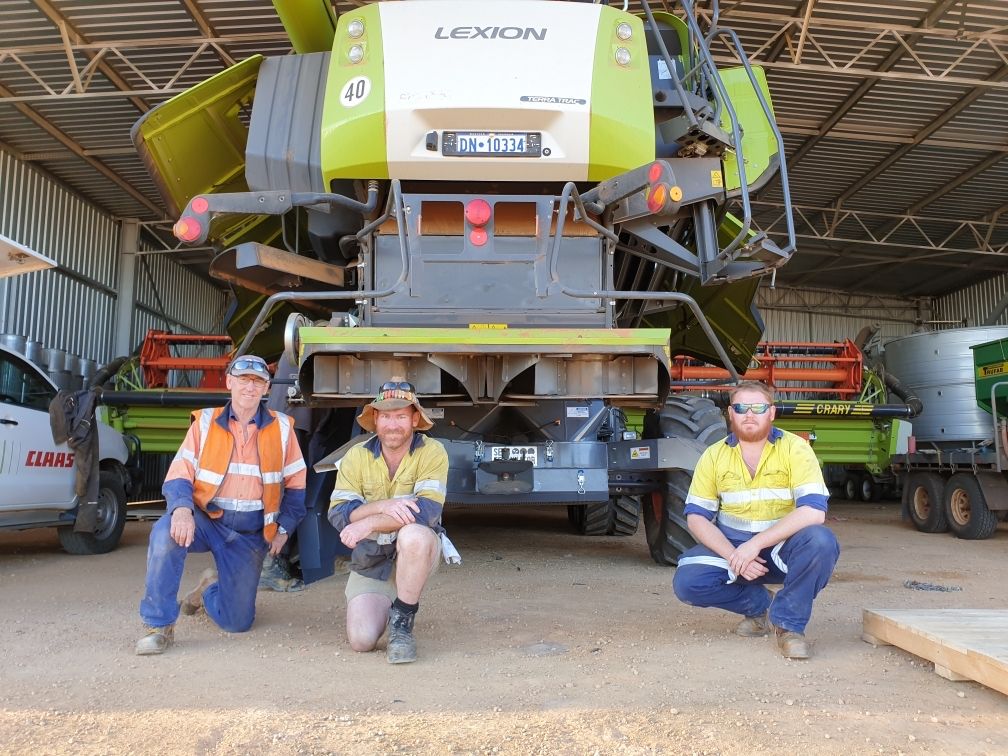 seed_terminator's tweet photo. These legends are the recipients of the 400th Seed Terminator ๐๐ป L-R David Hesford, nephew Daniel Hesford, and son Alec Hesford. Fitted by Cam & Rodney of @CLAASHC Northam
#Congratulations #SeedTerminator #Number400 #ProudlyAustralianMade https://t.co/hk2m20KwY7