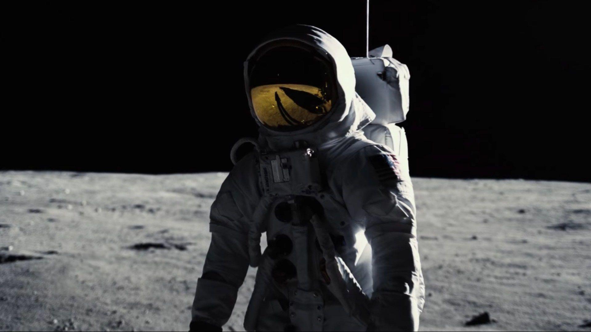 Netflix France on X Avec First Man Damien Chazelle et Ryan Gosling racontent la tourmente de Neil Armstrong et nous invitent a poser un pied sur la Lune. Le film est dispo