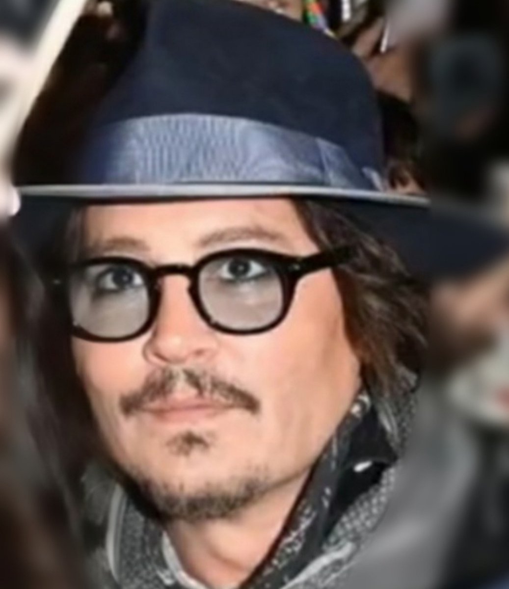 JohnnyasR's tweet photo. 'You get the feeling Johnny has been through the sausage machine of Hollywood and came out the other side still standing.'
Orlando Bloom on Johnny Depp https://t.co/jIgGdpPGKE