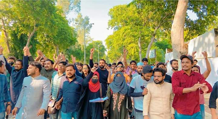 DilwarSiddiqui's tweet photo. Protest March for Reopening of University by the students of Aligarh Muslim University.
#Reopen_AMU https://t.co/dJUB778Fri