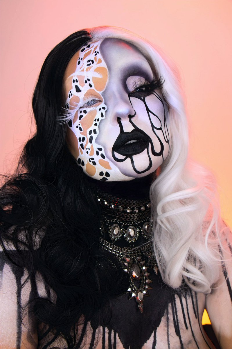 mua_agapi's tweet photo. "I'll stop wearing black when they make a darker color."@ABHcosmetics @norvina @norvinacosmetics 
FACE:
Lumminous foundation ( 290C )
Loose setting powder ( Translucent ) @solbody @colourpopcosmetics FACE:
Face &amp; body bronzing balm ( Medium ) 
Super shock highlighter ( Coastin ) https://t.co/bHhId8lok1