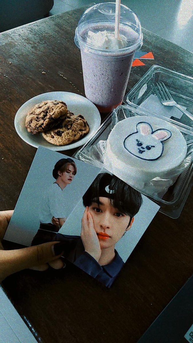 yoshida_gyl's tweet photo. happy birthday, devil bunny 🐰

#HappyLeeKnowDay
#우리집_큰고양이_리노_생일
#StageGeniusLeeKnow
#StrayKids   #스트레이키즈  
#리노 

[thank you, @micmakesco for my leebit mini cake] https://t.co/s9khoUE831