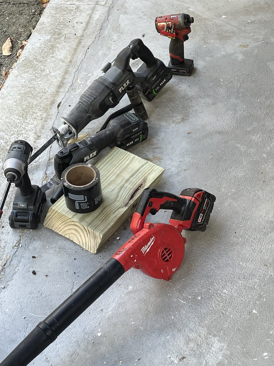 Michael29409788's tweet photo. Lovinnn , the new flex power tools! https://t.co/OEPO4IyFWY