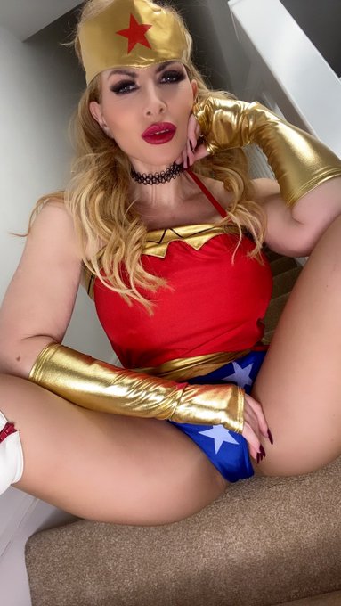 🎃💀Cosplay all week💀🎃 Wonder Woman makes an appearance today&hellip; https://t.co/wybveGRRxf https://t.co/sP<a href="/tag/eng"class="tags"><span>#eng</span></a>