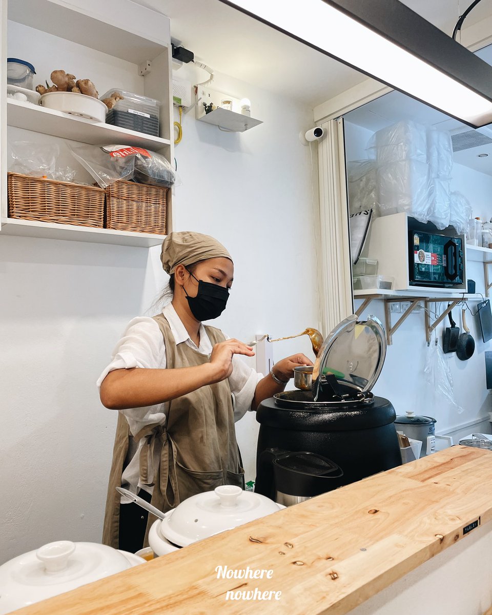 nowhere_nowher3's tweet photo. •เราสั่งข้าวแกงกะหรี่ไก่คาราเกะ + น้ำชาเขียวเป็นรีฟิล ค่าเสียหาย 216- อิ่มไปยันพรุ่งนี้เช้า 😂
•ร้านติดริมถนนน้า สามารถนั่ง BTS ลงอารีย์ ทางออก 4 จ้า

#อร่อยไปแดก https://t.co/0yWGC6MBpA