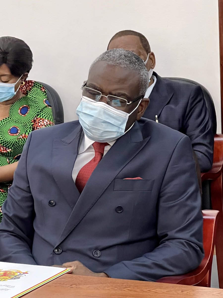 ThMoungalla's tweet photo. DÉCLARATION DE PATRIMOINE DES MEMBRES DU GOUVERNEMENT : la cérémonie de dépôt des déclarations a eu lieu ce matin sous l’autorité de M. #Henri #Bouka, Premier Président de la Cour Suprême. Le Gouvernement était conduit par son chef M. @MakossoAnatole #ComCg https://t.co/MuOHTM3odx