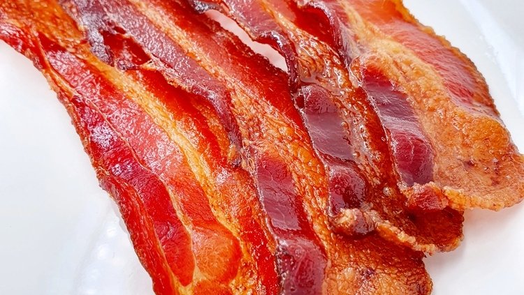 Yes we know it's supposed to be Meatless Monday, but we just wanted to temp you with a few strips of crispy bacon.

You know... just to tease ya 😜🥓

#nodishrespect #bacon