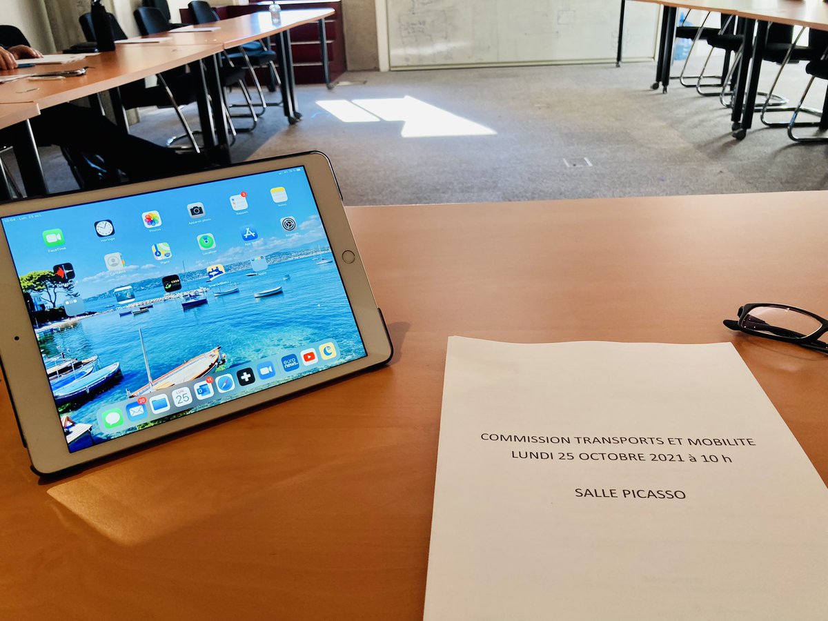XWiik's tweet photo. [CASA] En commission transports &amp; mobilité 🚌 🚲 ce matin pour aborder avec Thierry Occelli et les élus communautaires les transports en commun #ENVIBUS dans un contexte budgétaire contraint, l’Expérimentation de la Navette Autonome en 2022 à #SophiaAntipolis et la #LNPCA https://t.co/RkCrVP7qVP