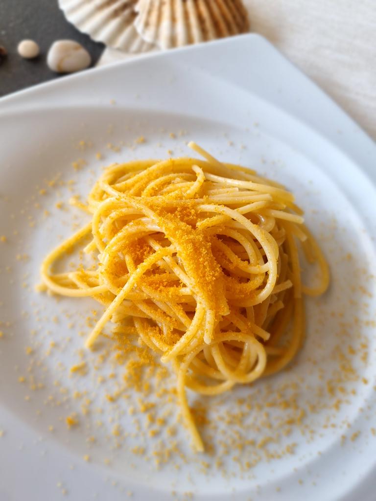 ireneprandi's tweet photo. @PassioneCirio @Cosasimangia @isaporiditerry @azzur_farfalla @cristinamarras2 @nappichiara @CucinFantaFonda @Vito_Minaudo @chezuppa @cucinadibarbara Spaghetti alla bottarga ❤ https://t.co/XHeL0WRNck