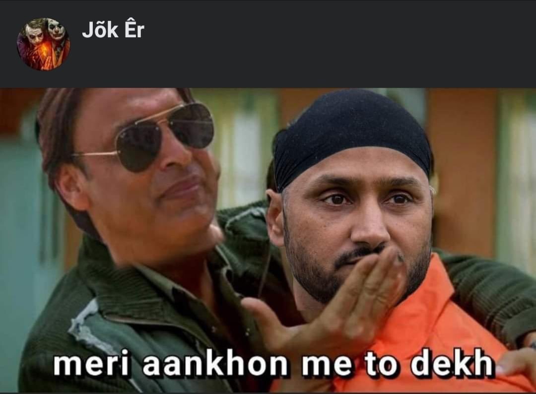 sindhichokro0's tweet photo. @shoaib100mph 😜😅 https://t.co/zEBVl6i5gx