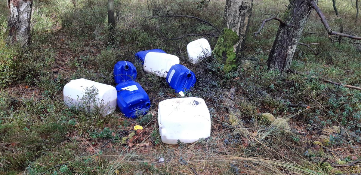 #Drugsdumping in een natuurgebied , waarbij ook diverse vaten open waren. Hierdoor is er ook #bodemverontreiniging ontstaan. <a href="/IMS_GDM/">IMS B.V.</a> heeft de dumping z.s.m. opgeruimd en aansluitend een #spoedsanering uitgevoerd.

#SIKB6000 #mileukundigebegeleiding