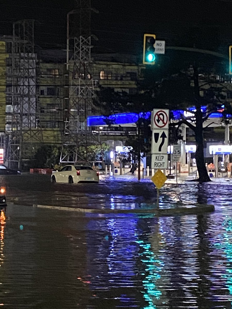 jocelynamoran's tweet photo. Millbrae Avenue close to the BART station and by that Chevron station completely flooded. The area is blocked off. Coverage on @KPIXtv https://t.co/R6sGaelyKb