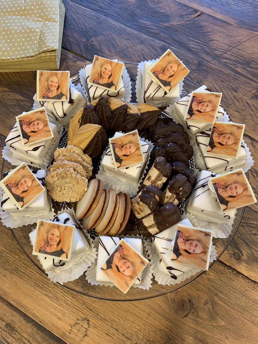 LinekeTalsma's tweet photo. Onze Andrea 30! 🎉Even tea-timen met de dames! #jongeblom #mooieleeftijd #petitfour #enanderekoekjes @VanWijnenGroep #Gorredijk https://t.co/qoDE7U5gk9